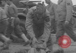 Standbild Das französische Panzerkanzel Marine Regiment bereitet Fahrzeuge vor Europa, 1944, aus Sekunde 39 historischem Filmmaterial Videoclip 65675079337