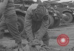 Standbild Das französische Panzerkanzel Marine Regiment bereitet Fahrzeuge vor Europa, 1944, aus Sekunde 40 historischem Filmmaterial Videoclip 65675079337