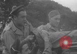 Standbild Das französische Panzerkanzel Marine Regiment bereitet Fahrzeuge vor Europa, 1944, aus Sekunde 55 historischem Filmmaterial Videoclip 65675079337