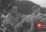 Standbild Das französische Panzerkanzel Marine Regiment bereitet Fahrzeuge vor Europa, 1944, aus Sekunde 56 historischem Filmmaterial Videoclip 65675079337