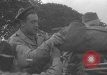 Standbild Das französische Panzerkanzel Marine Regiment bereitet Fahrzeuge vor Europa, 1944, aus Sekunde 57 historischem Filmmaterial Videoclip 65675079337
