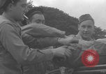 Standbild Das französische Panzerkanzel Marine Regiment bereitet Fahrzeuge vor Europa, 1944, aus Sekunde 58 historischem Filmmaterial Videoclip 65675079337
