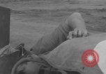 Standbild Das französische Panzerkanzel Marine Regiment bereitet Fahrzeuge vor Europa, 1944, aus Sekunde 61 historischem Filmmaterial Videoclip 65675079337