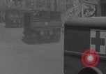 Immagine di Libero convoglio francese di ambulanza Periers Periers Francia, 1944, secondo 29 filmato di repertorio 65675079377