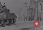 Immagine di I carri armati francesi in omaggio arrivano a Periers Periers Francia, 1944, secondo 45 filmato di repertorio 65675079379