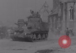 Immagine di I carri armati francesi in omaggio arrivano a Periers Periers Francia, 1944, secondo 49 filmato di repertorio 65675079379