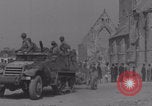Immagine di I carri armati francesi in omaggio arrivano a Periers Periers Francia, 1944, secondo 60 filmato di repertorio 65675079379
