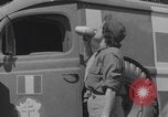Immagine di L'infermiere francese applica il rossetto Francia, 1944, secondo 3 filmato di repertorio 65675079381