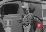 Immagine di L'infermiere francese applica il rossetto Francia, 1944, secondo 5 filmato di repertorio 65675079381