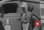 Immagine di L'infermiere francese applica il rossetto Francia, 1944, secondo 6 filmato di repertorio 65675079381