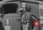 Immagine di L'infermiere francese applica il rossetto Francia, 1944, secondo 7 filmato di repertorio 65675079381