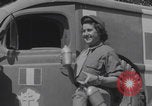 Immagine di L'infermiere francese applica il rossetto Francia, 1944, secondo 9 filmato di repertorio 65675079381