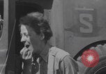 Immagine di L'infermiere francese applica il rossetto Francia, 1944, secondo 10 filmato di repertorio 65675079381
