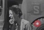 Immagine di L'infermiere francese applica il rossetto Francia, 1944, secondo 11 filmato di repertorio 65675079381