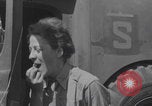 Immagine di L'infermiere francese applica il rossetto Francia, 1944, secondo 12 filmato di repertorio 65675079381