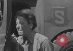 Immagine di L'infermiere francese applica il rossetto Francia, 1944, secondo 14 filmato di repertorio 65675079381