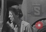 Immagine di L'infermiere francese applica il rossetto Francia, 1944, secondo 17 filmato di repertorio 65675079381