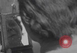 Immagine di L'infermiere francese applica il rossetto Francia, 1944, secondo 23 filmato di repertorio 65675079381