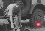 Immagine di L'infermiere francese applica il rossetto Francia, 1944, secondo 34 filmato di repertorio 65675079381