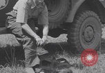 Immagine di L'infermiere francese applica il rossetto Francia, 1944, secondo 36 filmato di repertorio 65675079381