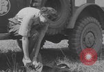 Immagine di L'infermiere francese applica il rossetto Francia, 1944, secondo 37 filmato di repertorio 65675079381