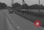 Standbild Free French 2nd Armored Division Konvoi England Southampton England, 1944, aus Sekunde 5 historischem Filmmaterial Videoclip 65675079382