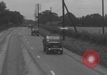 Standbild Free French 2nd Armored Division Konvoi England Southampton England, 1944, aus Sekunde 10 historischem Filmmaterial Videoclip 65675079382