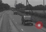 Standbild Free French 2nd Armored Division Konvoi England Southampton England, 1944, aus Sekunde 11 historischem Filmmaterial Videoclip 65675079382