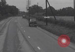 Standbild Free French 2nd Armored Division Konvoi England Southampton England, 1944, aus Sekunde 14 historischem Filmmaterial Videoclip 65675079382