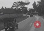 Standbild Free French 2nd Armored Division Konvoi England Southampton England, 1944, aus Sekunde 27 historischem Filmmaterial Videoclip 65675079382