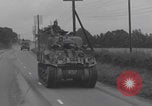 Standbild Free French 2nd Armored Division Konvoi England Southampton England, 1944, aus Sekunde 28 historischem Filmmaterial Videoclip 65675079382
