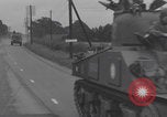 Standbild Free French 2nd Armored Division Konvoi England Southampton England, 1944, aus Sekunde 30 historischem Filmmaterial Videoclip 65675079382