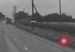 Standbild Free French 2nd Armored Division Konvoi England Southampton England, 1944, aus Sekunde 32 historischem Filmmaterial Videoclip 65675079382