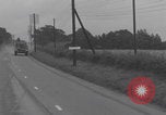 Standbild Free French 2nd Armored Division Konvoi England Southampton England, 1944, aus Sekunde 33 historischem Filmmaterial Videoclip 65675079382