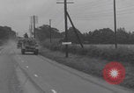Standbild Free French 2nd Armored Division Konvoi England Southampton England, 1944, aus Sekunde 37 historischem Filmmaterial Videoclip 65675079382