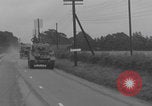 Standbild Free French 2nd Armored Division Konvoi England Southampton England, 1944, aus Sekunde 39 historischem Filmmaterial Videoclip 65675079382