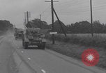 Standbild Free French 2nd Armored Division Konvoi England Southampton England, 1944, aus Sekunde 40 historischem Filmmaterial Videoclip 65675079382