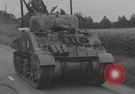 Standbild Free French 2nd Armored Division Konvoi England Southampton England, 1944, aus Sekunde 43 historischem Filmmaterial Videoclip 65675079382