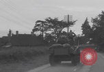 Standbild Free French 2nd Armored Division Konvoi England Southampton England, 1944, aus Sekunde 49 historischem Filmmaterial Videoclip 65675079382