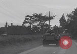 Standbild Free French 2nd Armored Division Konvoi England Southampton England, 1944, aus Sekunde 50 historischem Filmmaterial Videoclip 65675079382
