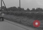 Standbild Free French 2nd Armored Division Konvoi England Southampton England, 1944, aus Sekunde 53 historischem Filmmaterial Videoclip 65675079382