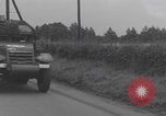 Standbild Free French 2nd Armored Division Konvoi England Southampton England, 1944, aus Sekunde 54 historischem Filmmaterial Videoclip 65675079382