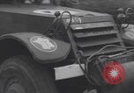 Standbild Free French 2nd Armored Division Konvoi England Southampton England, 1944, aus Sekunde 56 historischem Filmmaterial Videoclip 65675079382
