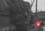 Standbild Free French 2nd Armored Division Konvoi England Southampton England, 1944, aus Sekunde 58 historischem Filmmaterial Videoclip 65675079382