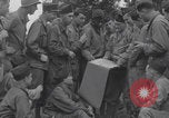Immagine di Francese libero seconda divisione corazzata e ufficiali navali si incontrano Southampton, Inghilterra, 1944, secondo 3 filmato di repertorio 65675079383
