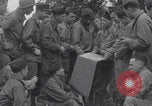 Immagine di Francese libero seconda divisione corazzata e ufficiali navali si incontrano Southampton, Inghilterra, 1944, secondo 4 filmato di repertorio 65675079383