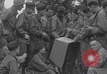 Immagine di Francese libero seconda divisione corazzata e ufficiali navali si incontrano Southampton, Inghilterra, 1944, secondo 5 filmato di repertorio 65675079383