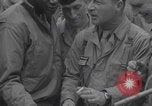 Immagine di Francese libero seconda divisione corazzata e ufficiali navali si incontrano Southampton, Inghilterra, 1944, secondo 10 filmato di repertorio 65675079383