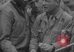 Immagine di Francese libero seconda divisione corazzata e ufficiali navali si incontrano Southampton, Inghilterra, 1944, secondo 11 filmato di repertorio 65675079383