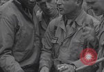 Immagine di Francese libero seconda divisione corazzata e ufficiali navali si incontrano Southampton, Inghilterra, 1944, secondo 12 filmato di repertorio 65675079383